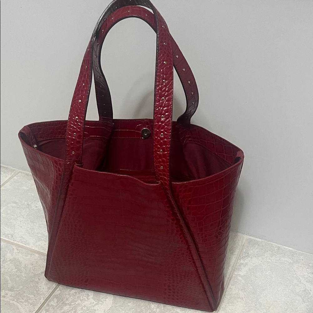 Elegant Crocodile-Embossed Red Tote